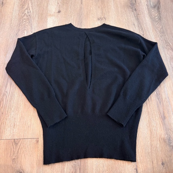 Vince Women’s 100% Cashmere Crewneck Sweater Open Back Black Size XS - Picture 2 of 8